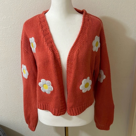 Pink flower patch cardigan - Picture 3 of 3